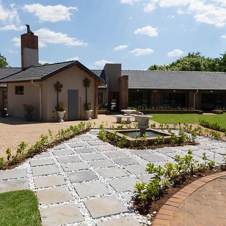 Opstal Gastehuis Potchefstroom Bagian luar foto
