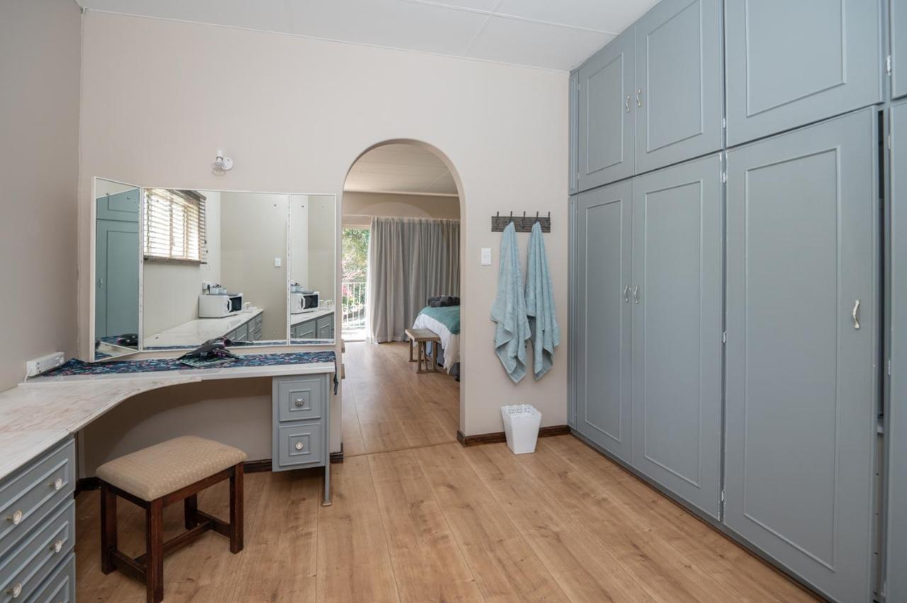 Opstal Gastehuis Potchefstroom Bagian luar foto