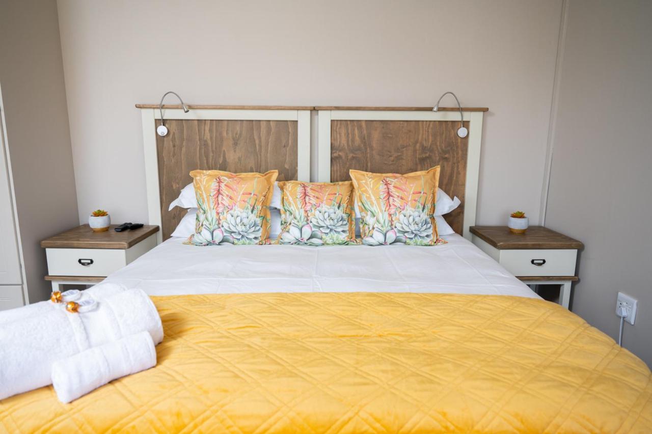 Opstal Gastehuis Potchefstroom Bagian luar foto