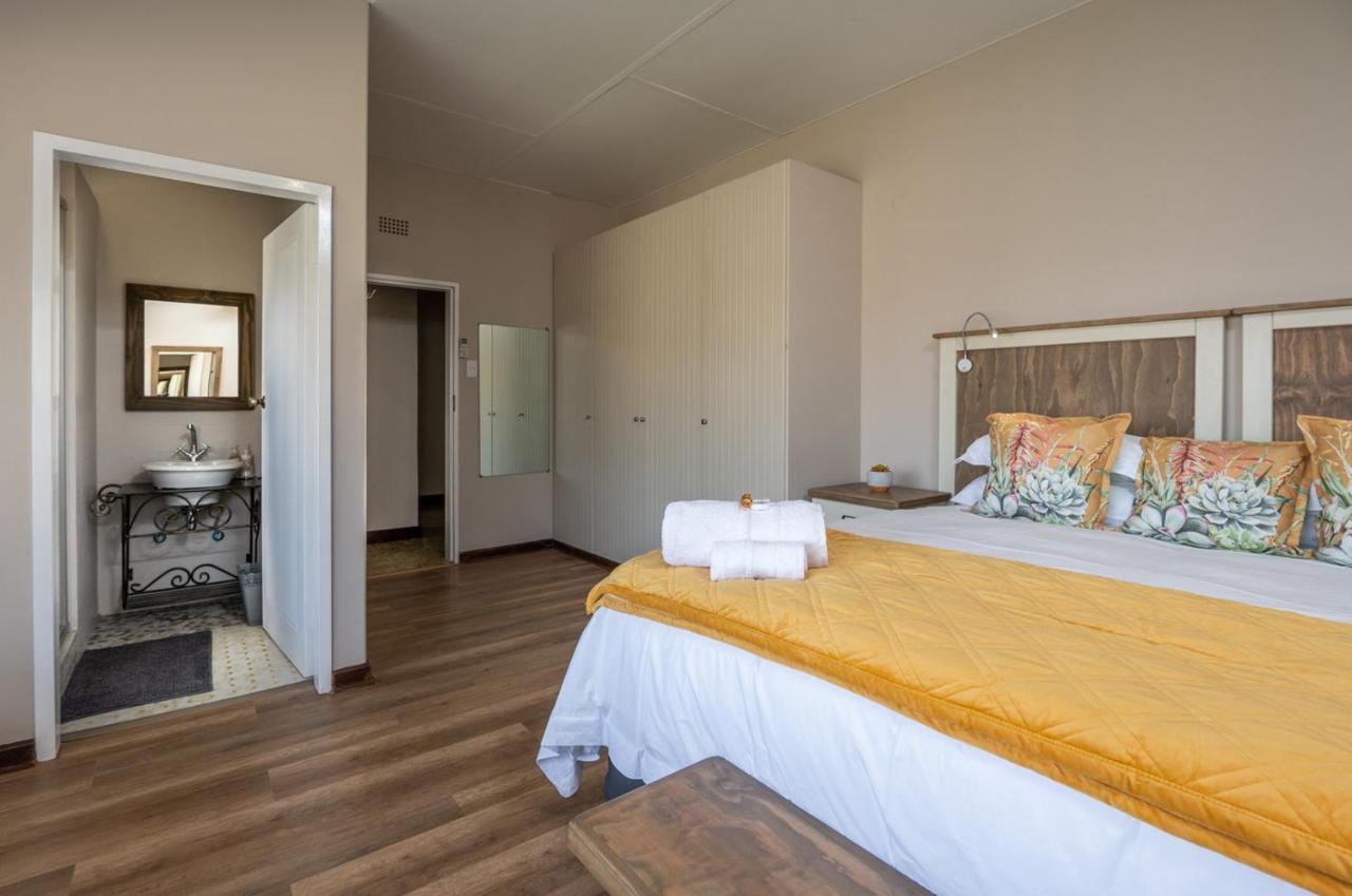 Opstal Gastehuis Potchefstroom Bagian luar foto