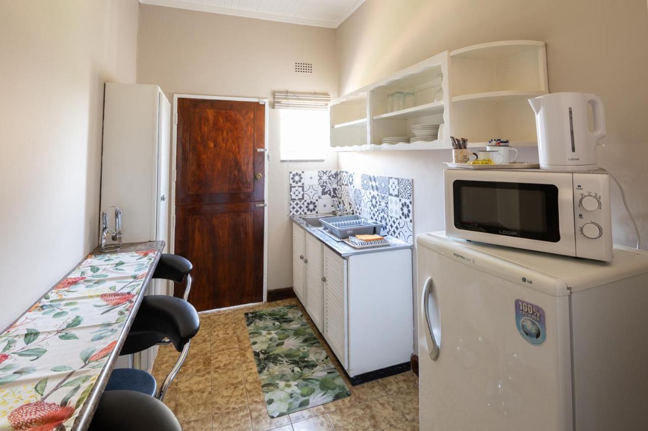 Opstal Gastehuis Potchefstroom Bagian luar foto