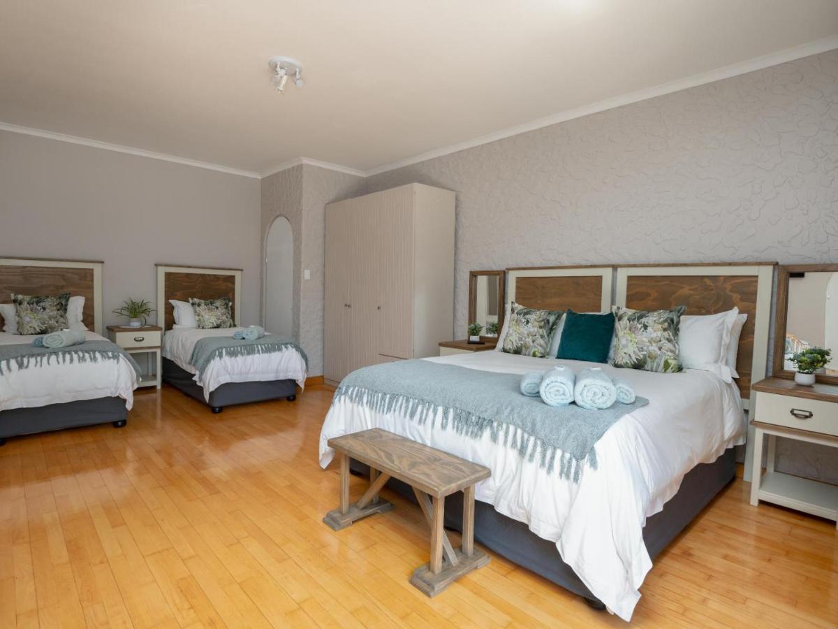 Opstal Gastehuis Potchefstroom Bagian luar foto