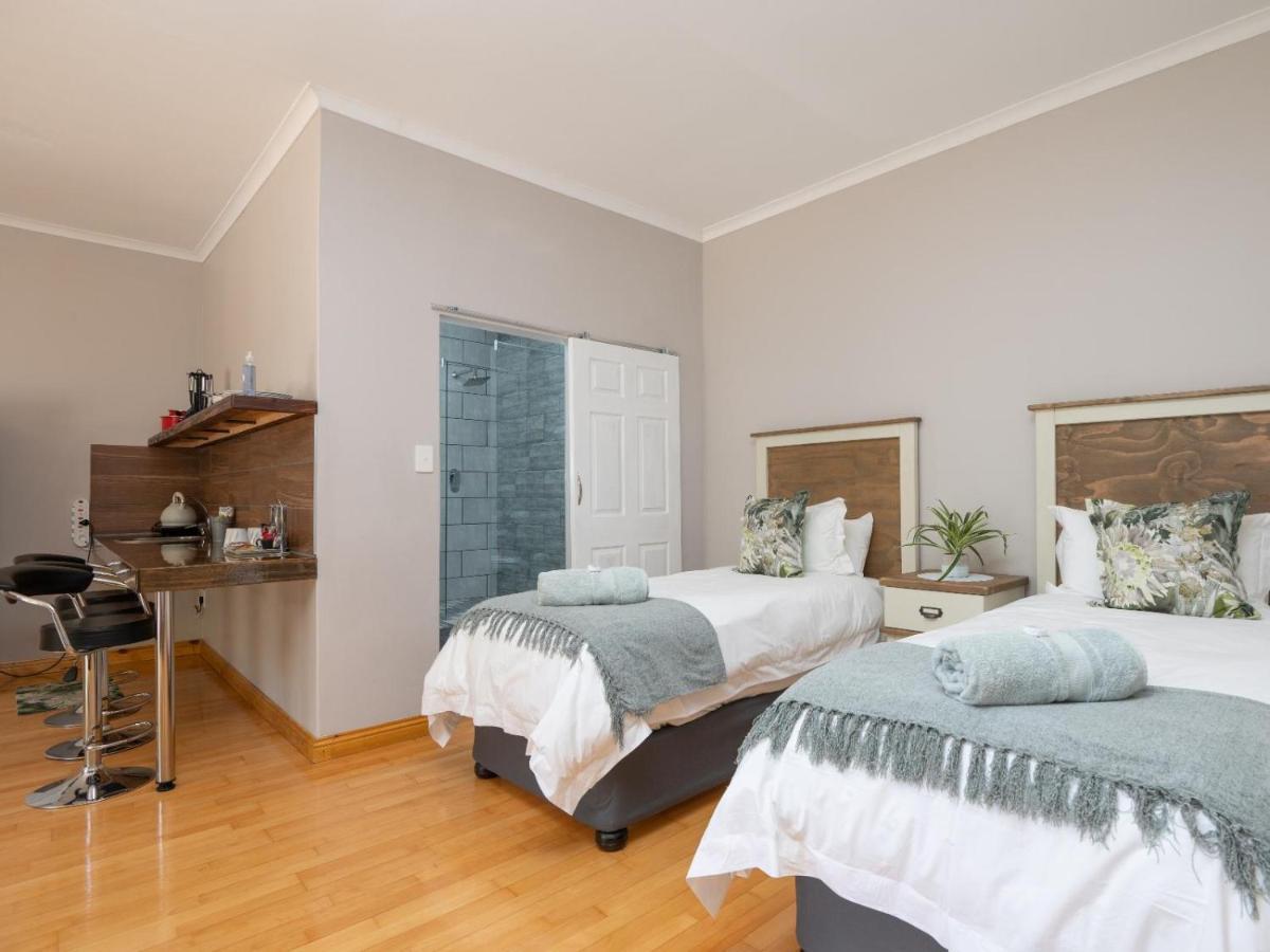 Opstal Gastehuis Potchefstroom Bagian luar foto