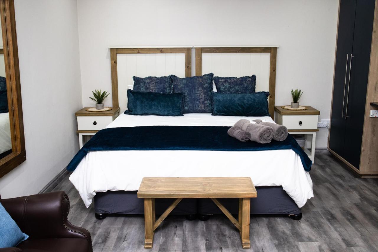 Opstal Gastehuis Potchefstroom Bagian luar foto
