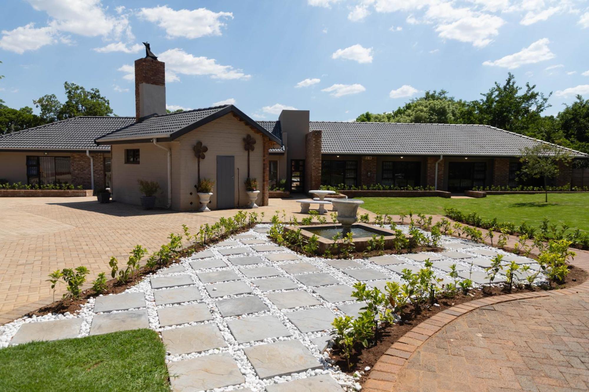 Opstal Gastehuis Potchefstroom Bagian luar foto