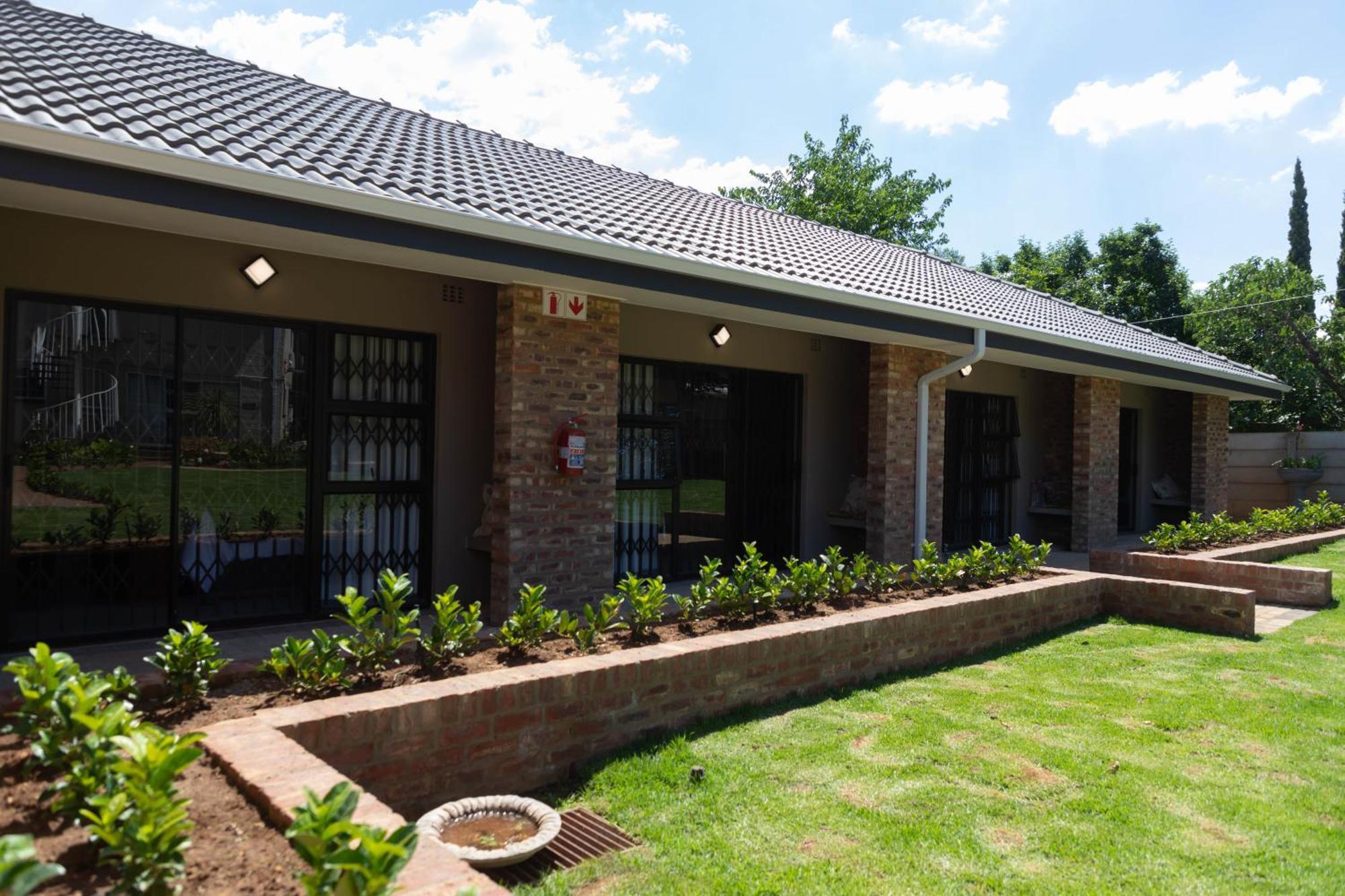 Opstal Gastehuis Potchefstroom Bagian luar foto