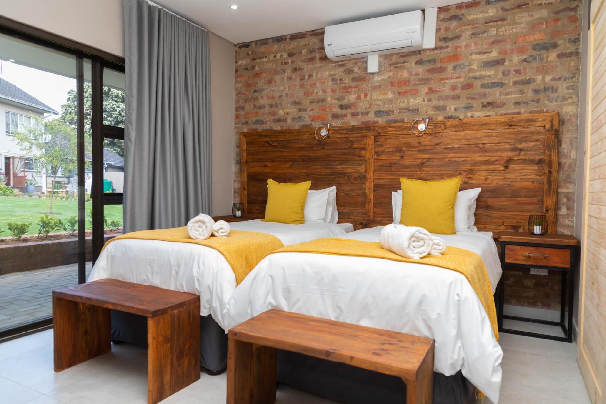 Opstal Gastehuis Potchefstroom Bagian luar foto