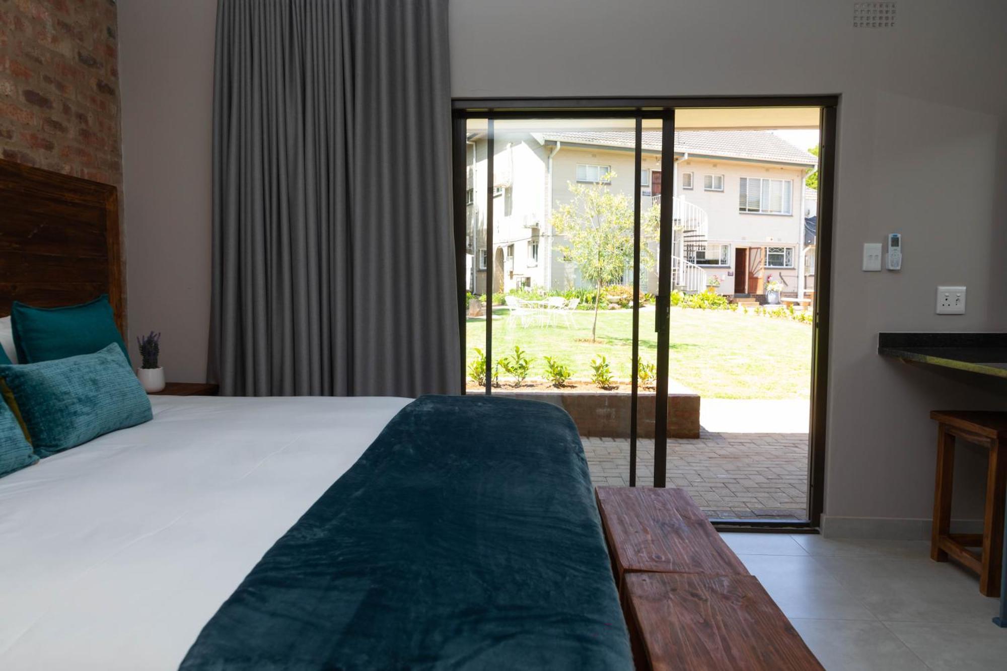 Opstal Gastehuis Potchefstroom Bagian luar foto