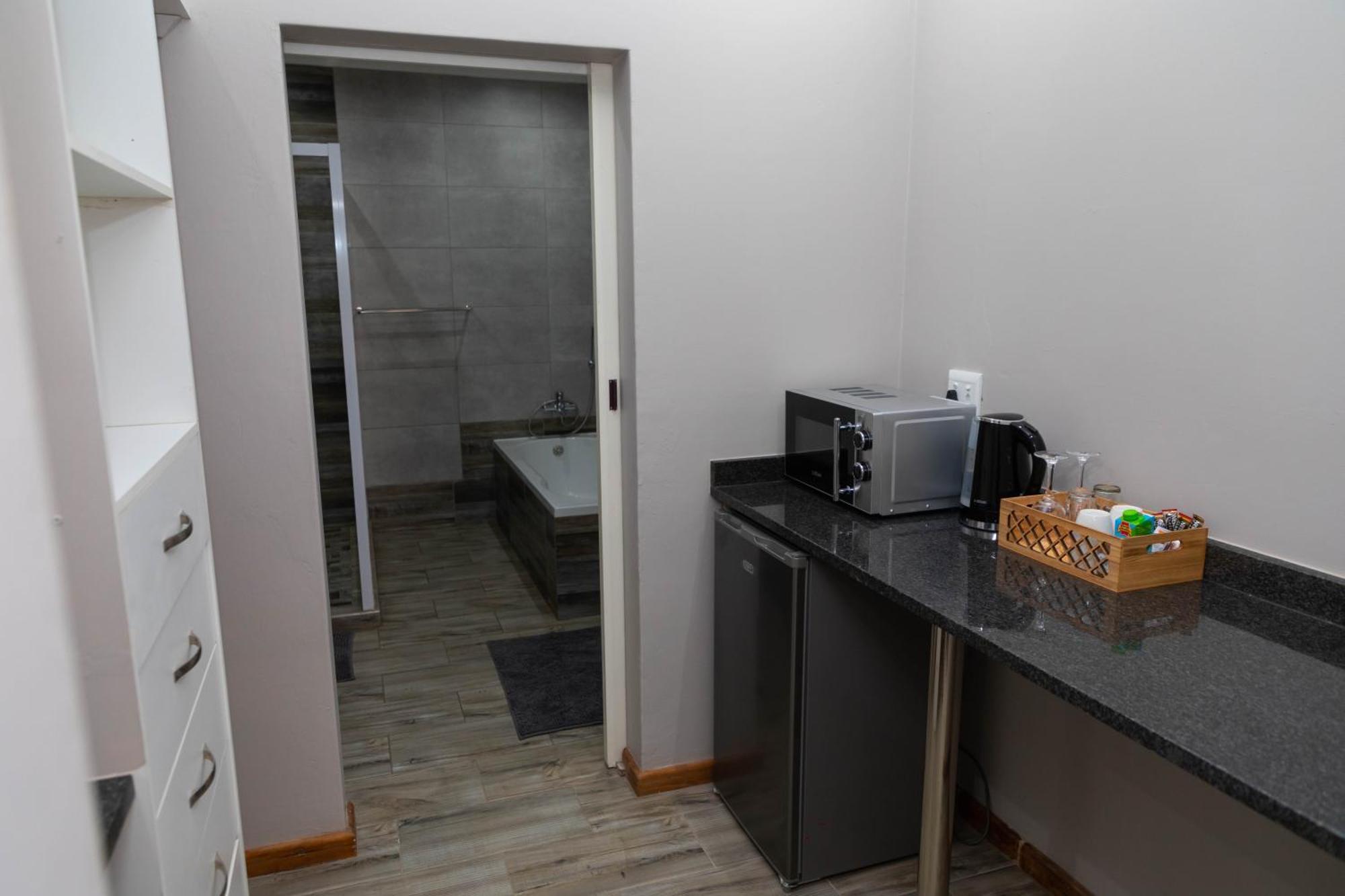 Opstal Gastehuis Potchefstroom Bagian luar foto