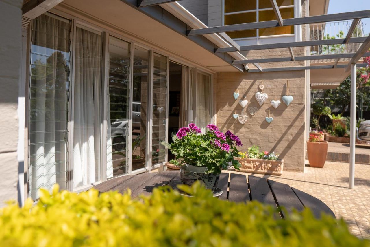 Opstal Gastehuis Potchefstroom Bagian luar foto