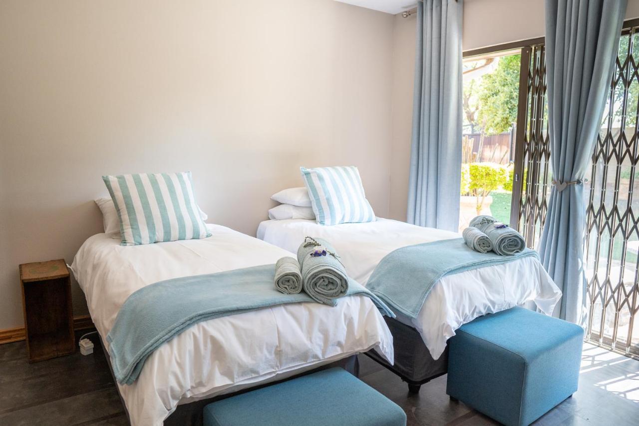 Opstal Gastehuis Potchefstroom Bagian luar foto